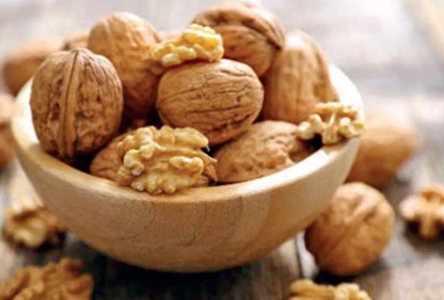 واردات رسمی گردو به صورت مشروط انجام می‌شود