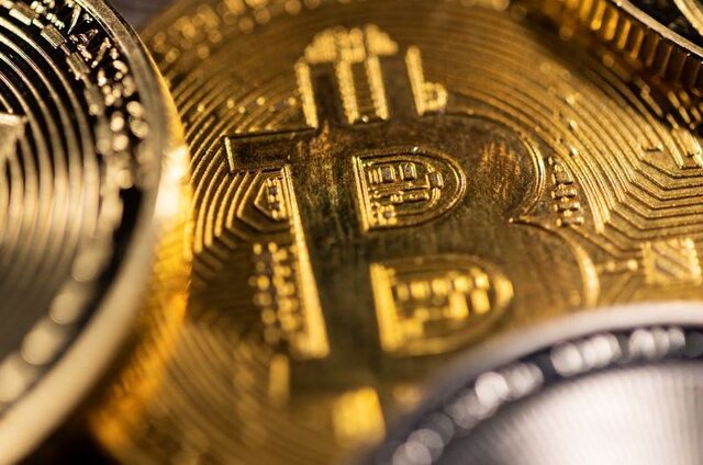 بیت‌کوین از لبه سقوط بازگشت